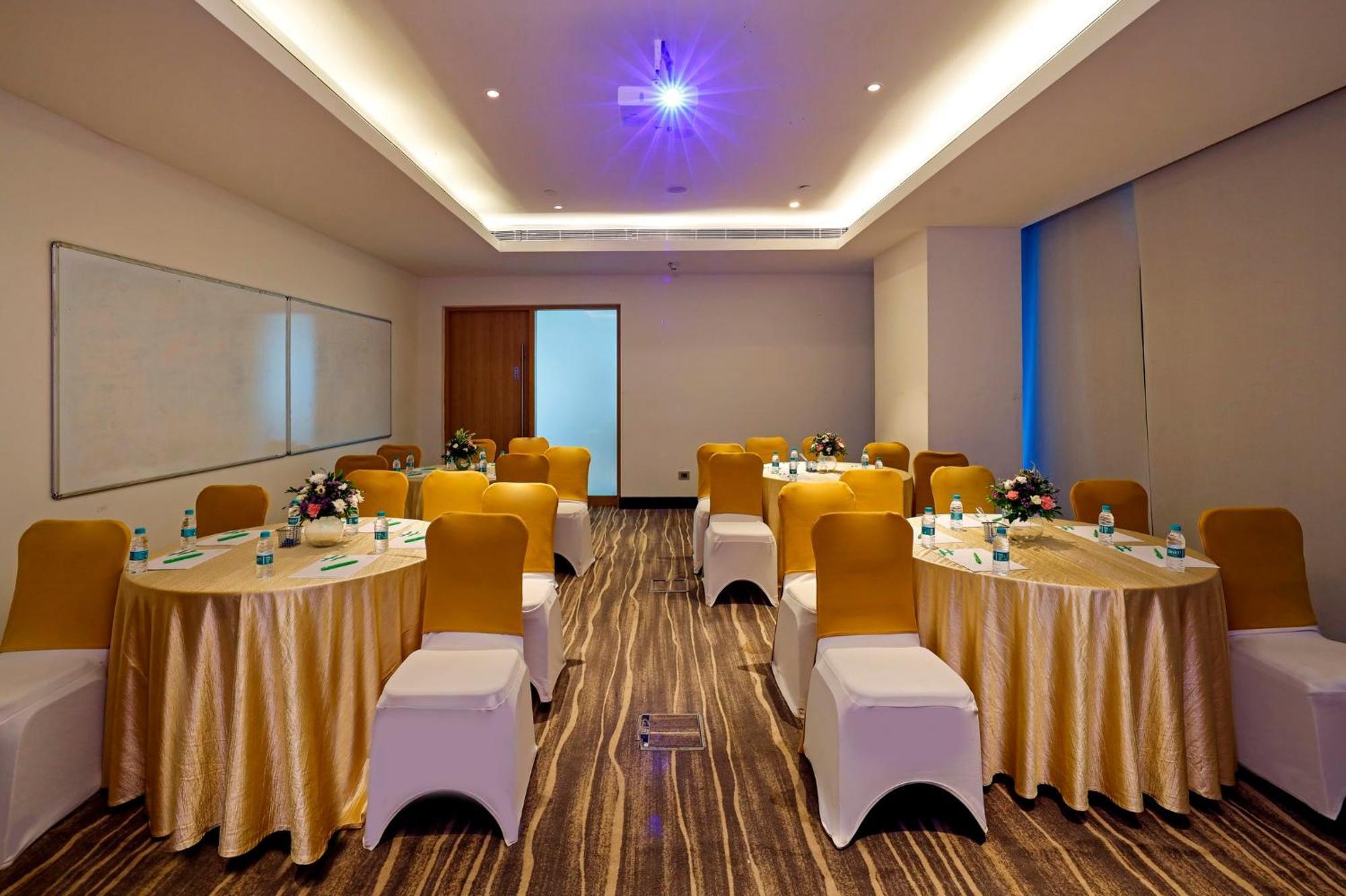 Holiday Inn Chennai Omr It Expressway, An Ihg Hotel Εξωτερικό φωτογραφία