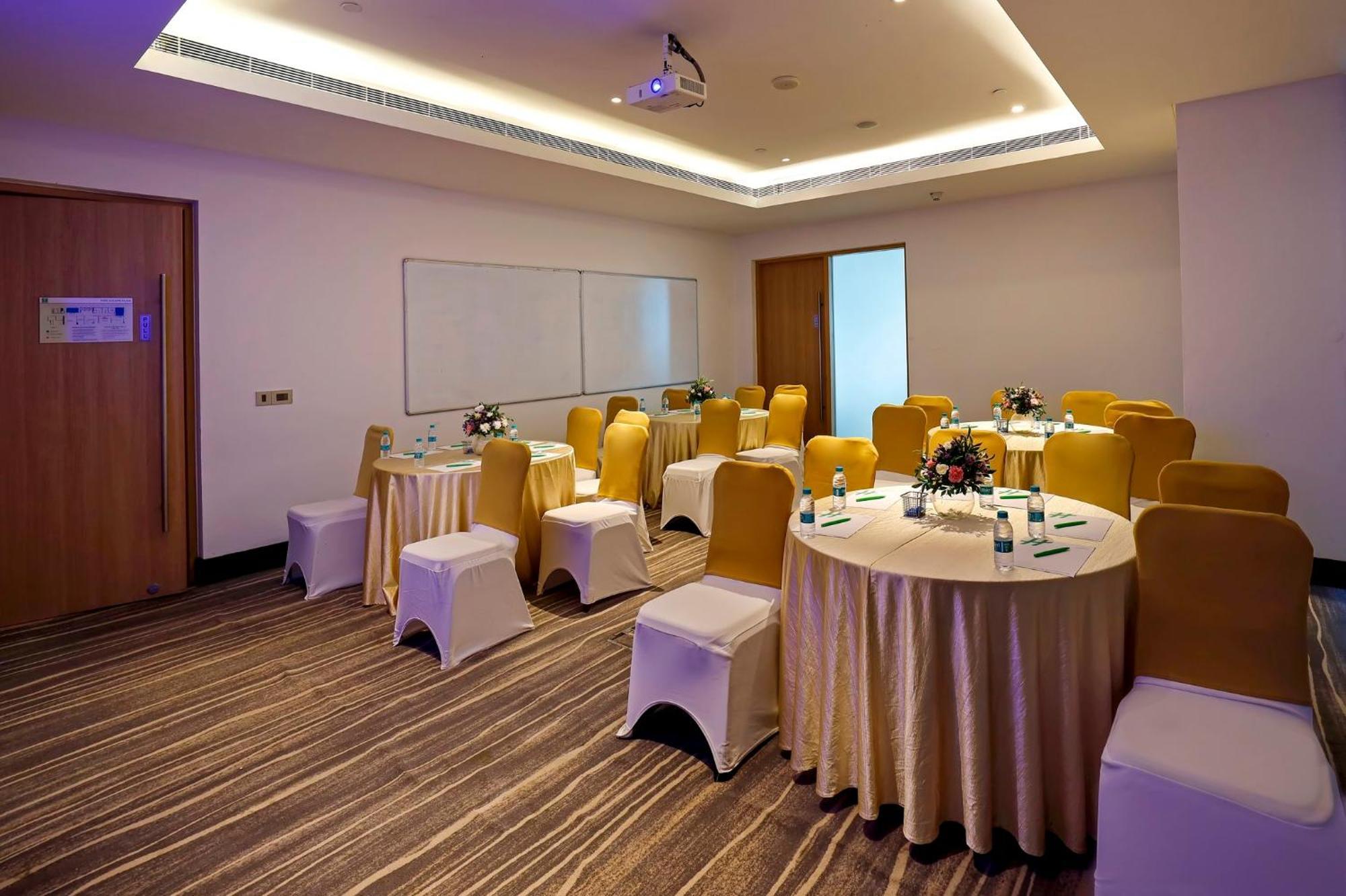 Holiday Inn Chennai Omr It Expressway, An Ihg Hotel Εξωτερικό φωτογραφία